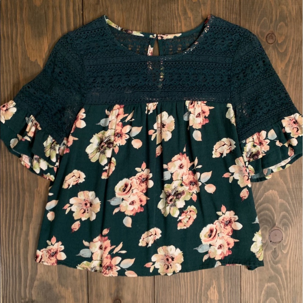 Xhilaration Floral Mid Sleeve Top